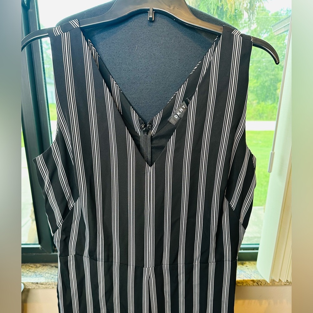 DKNY Cropped Striped Black and White Sleeveless V-Neck Jumpsuit Nautical SZ 10 - Picture 3 of 6